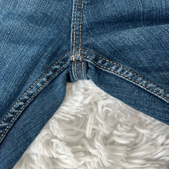 Banana Republic Girlfriend Jean - Picture 4 of 5